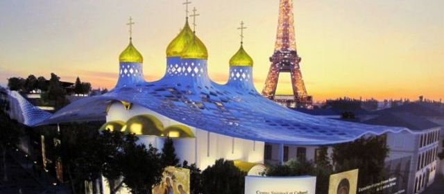 Model af russisk kirke- og kulturcenter i Paris